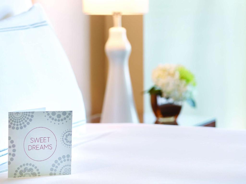 Deluxe Room Twin City View - Image 6