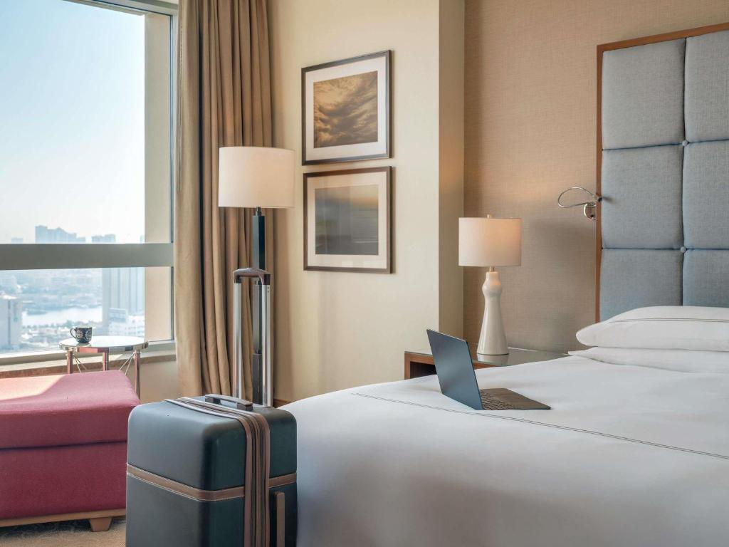 Deluxe Room Twin City View - Image 9