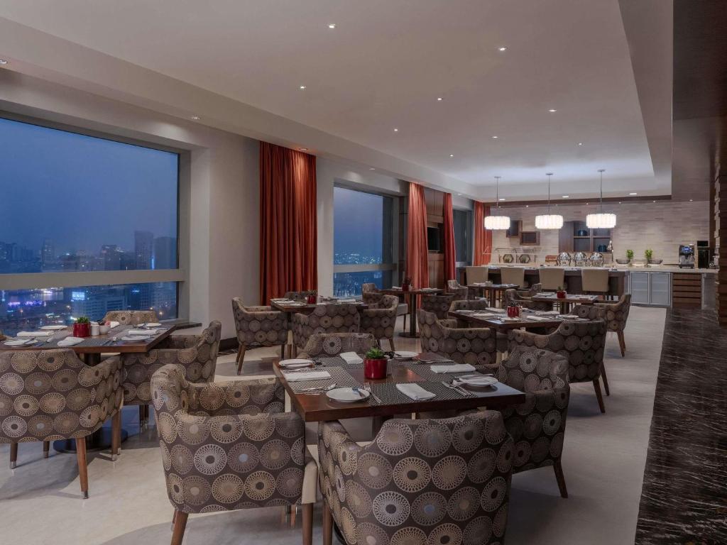 Executive King Room - Image 16