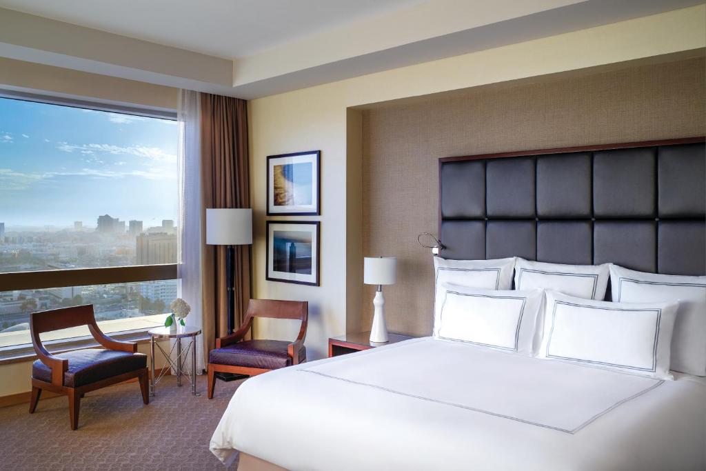 Family Room - Image 5