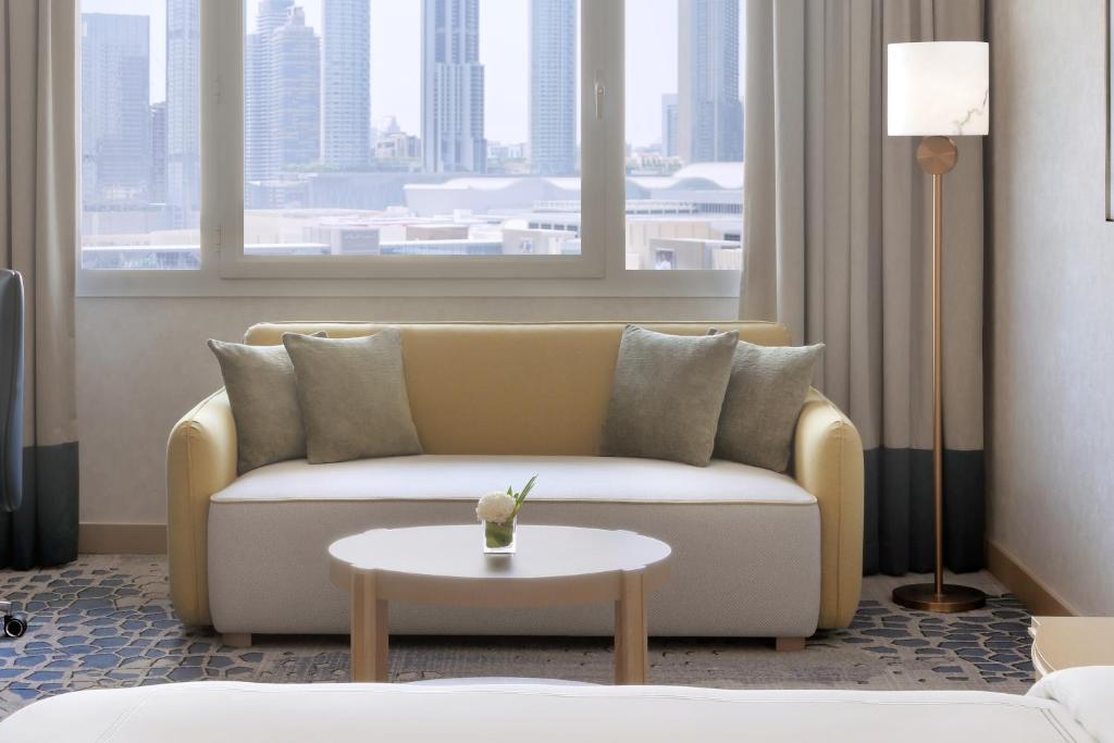 Deluxe King Room - Image 2