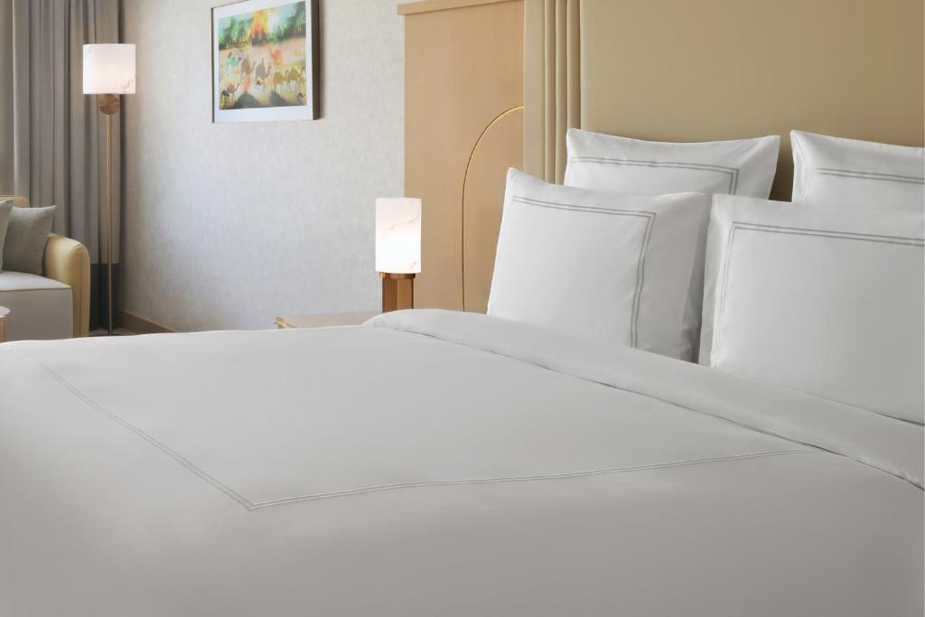 Swiss Executive Twin Room - Image 5