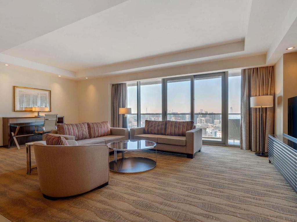 One-Bedroom Premium Apartment with Burj Khalifa and Creek View - Image 10