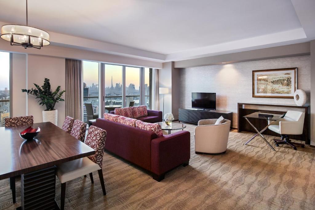 Two-Bedroom Premium Apartment with Burj Khalifa and Creek View - Image 1