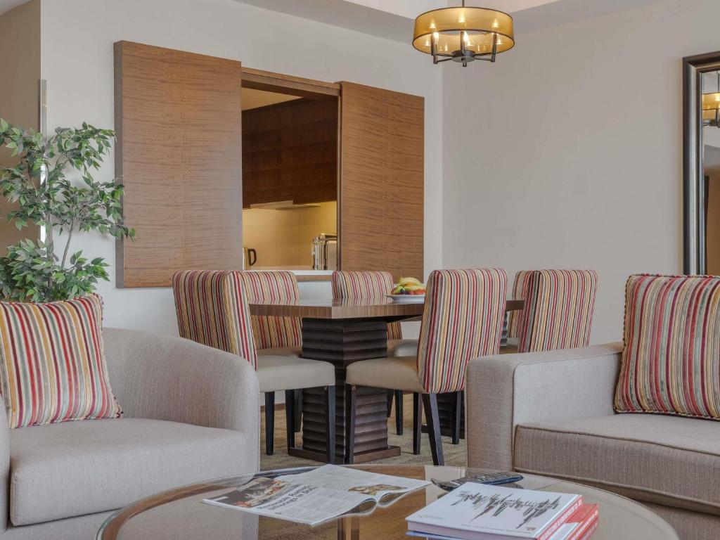 Two-Bedroom Premium Apartment with Burj Khalifa and Creek View - Image 13