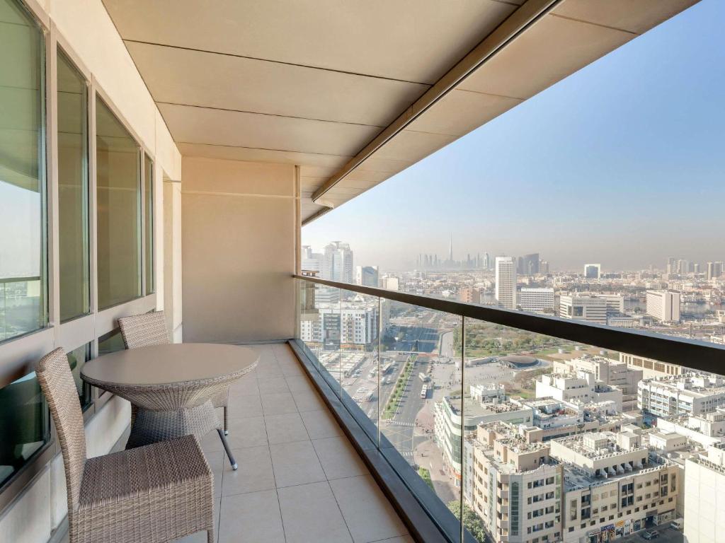 Two-Bedroom Premium Apartment with Burj Khalifa and Creek View - Image 14