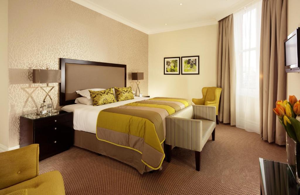 Falconers One-Bedroom Suite - Image 1