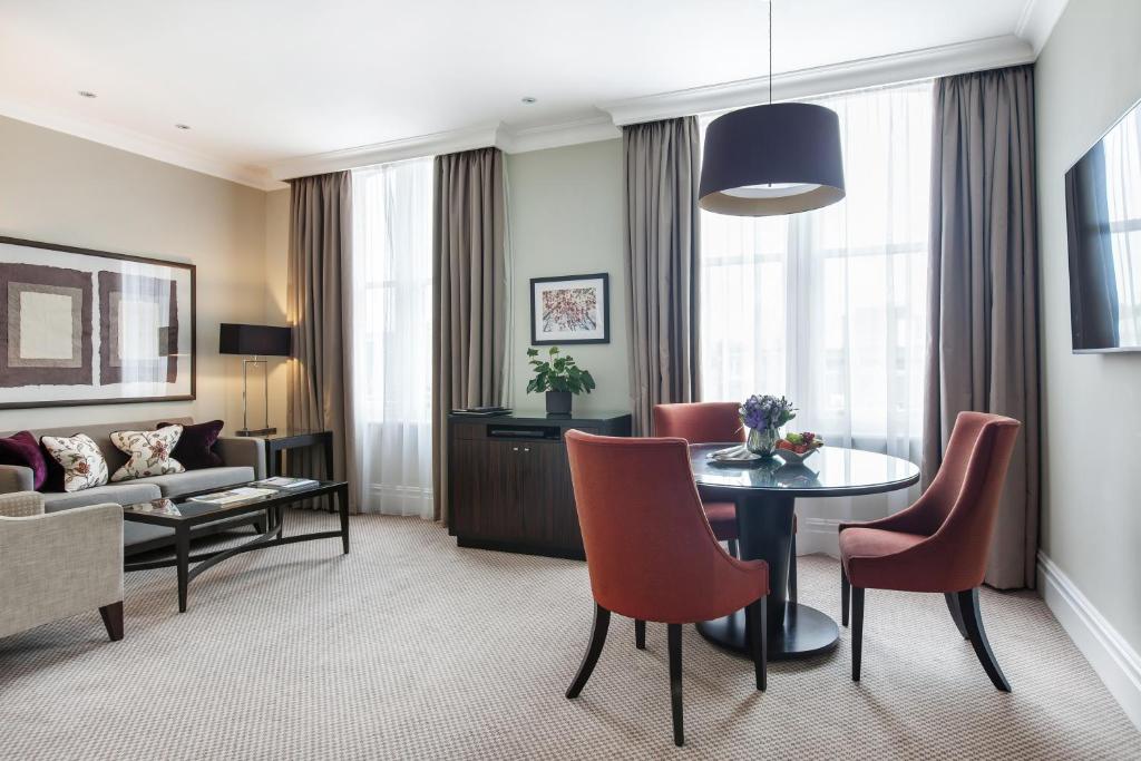 Falconers One-Bedroom Suite - Image 4