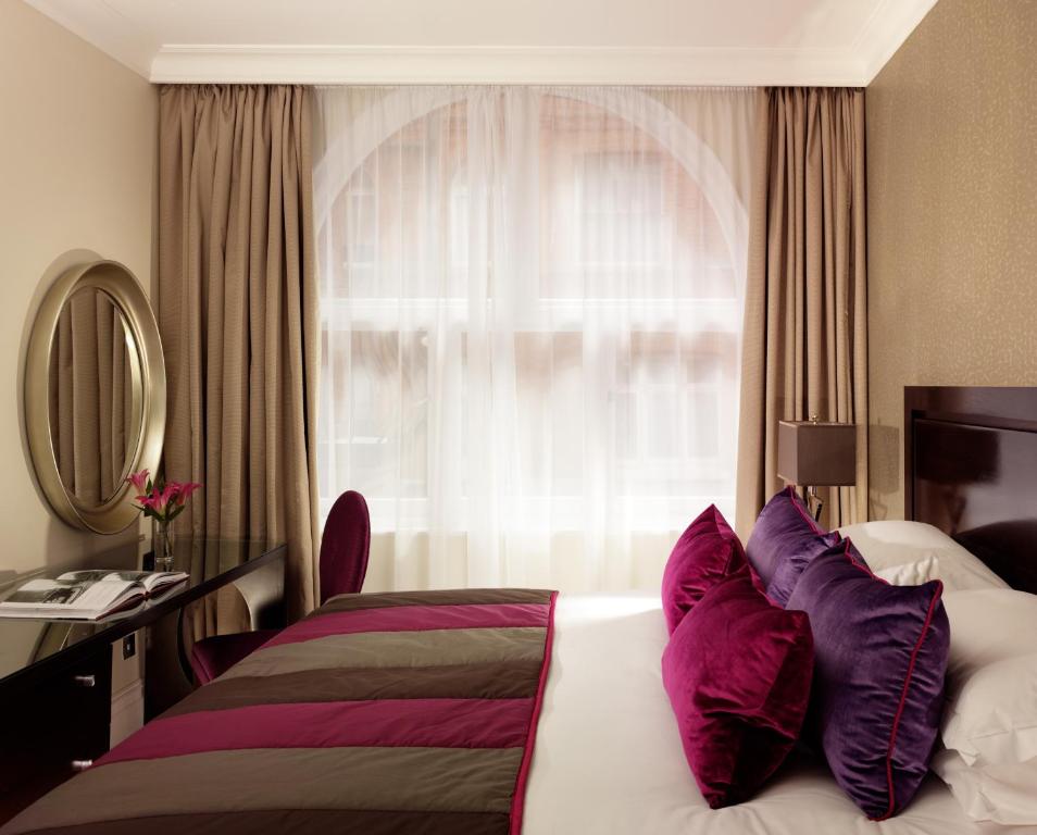 Falconers Two Bedroom Suite - Image 3