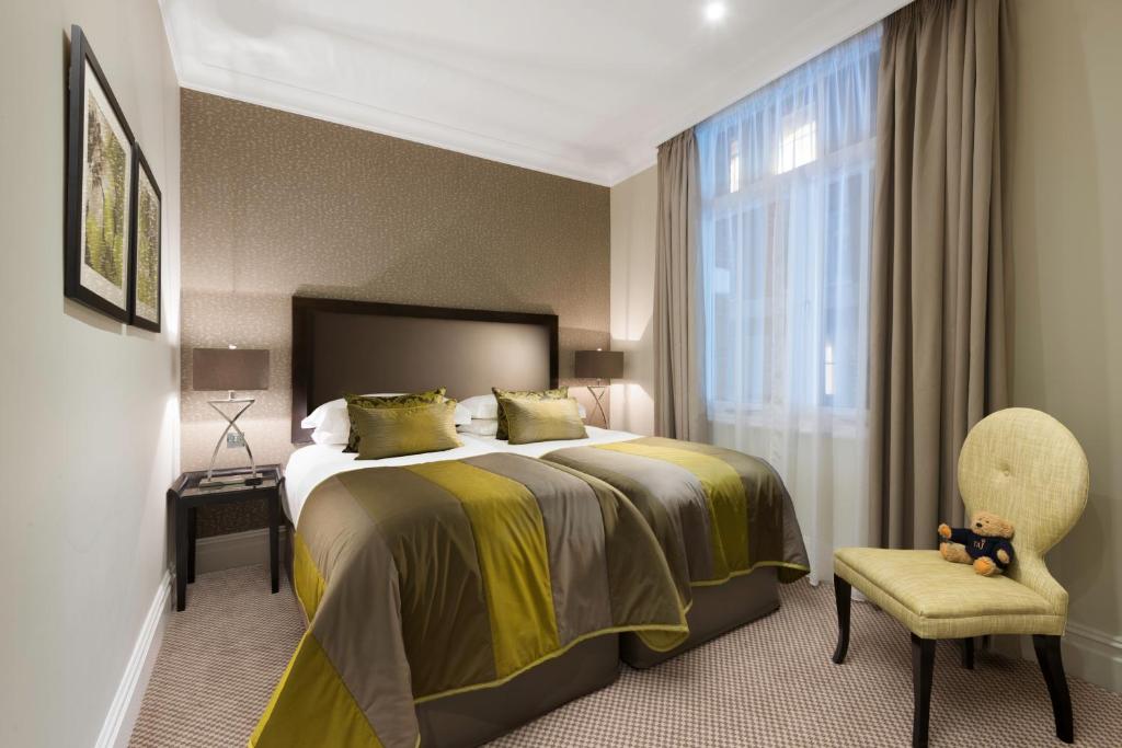 Falconers Two Bedroom Suite - Image 8