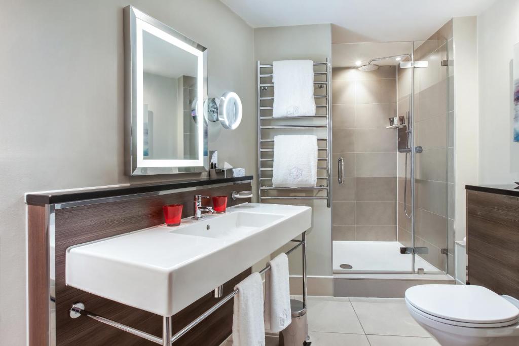Kings One Bedroom Suite - Image 5