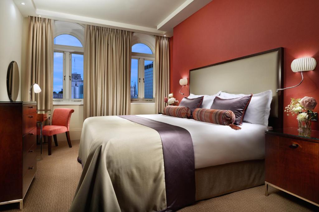 Kings Three Bedroom Suite - Image 1