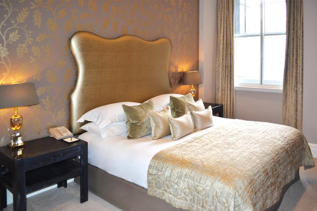 Minsters One Bedroom Suite - Image 3