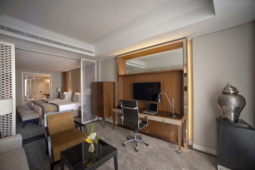 Family Twin Room With City View - Image 1