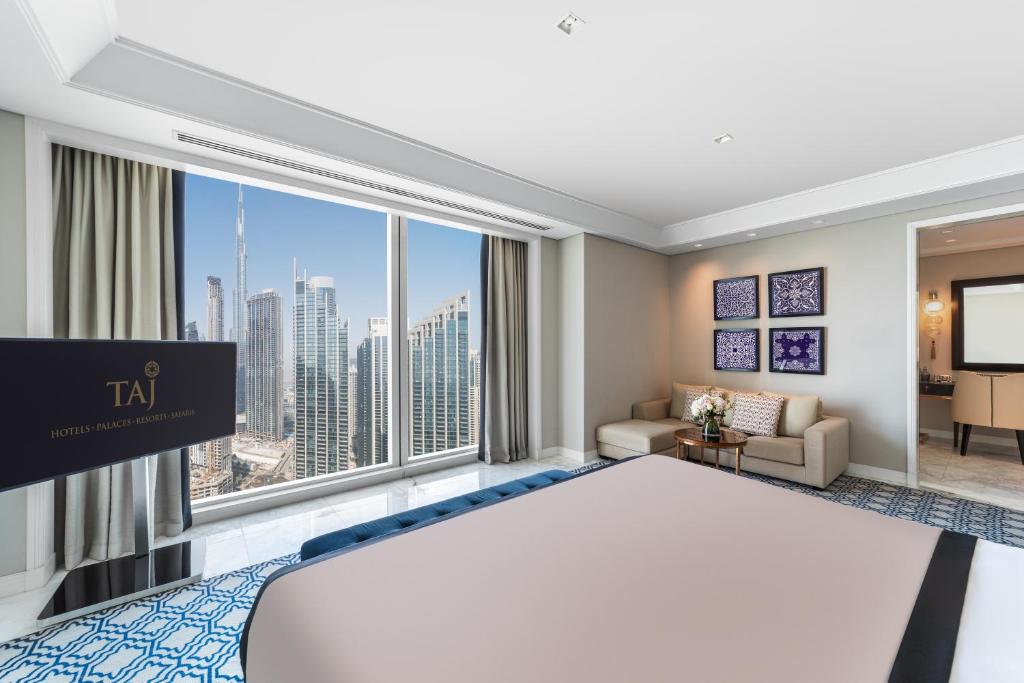 Grand Luxury Suite With Burj View - Image 2