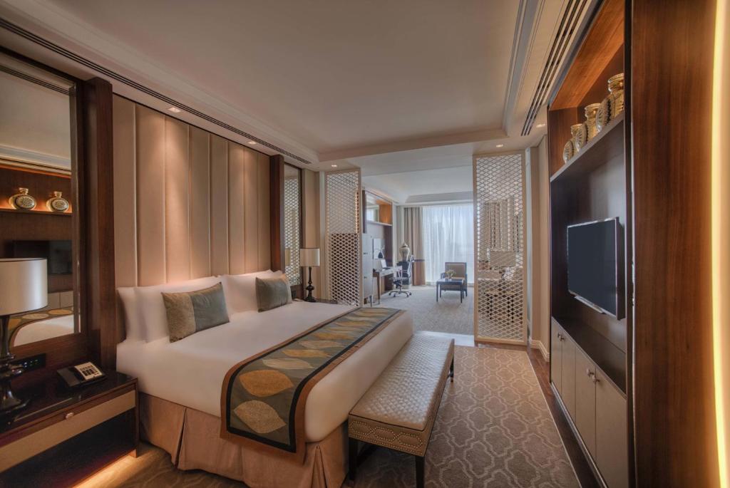 Junior Suite with City View - Image 1