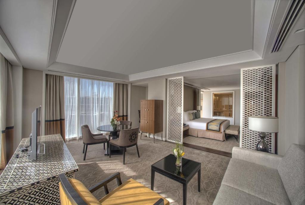 Luxury Junior Suite With City View - Image 4