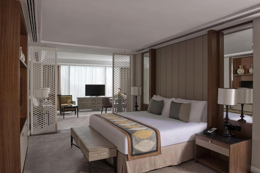 Luxury Junior Suite With City View - Image 5