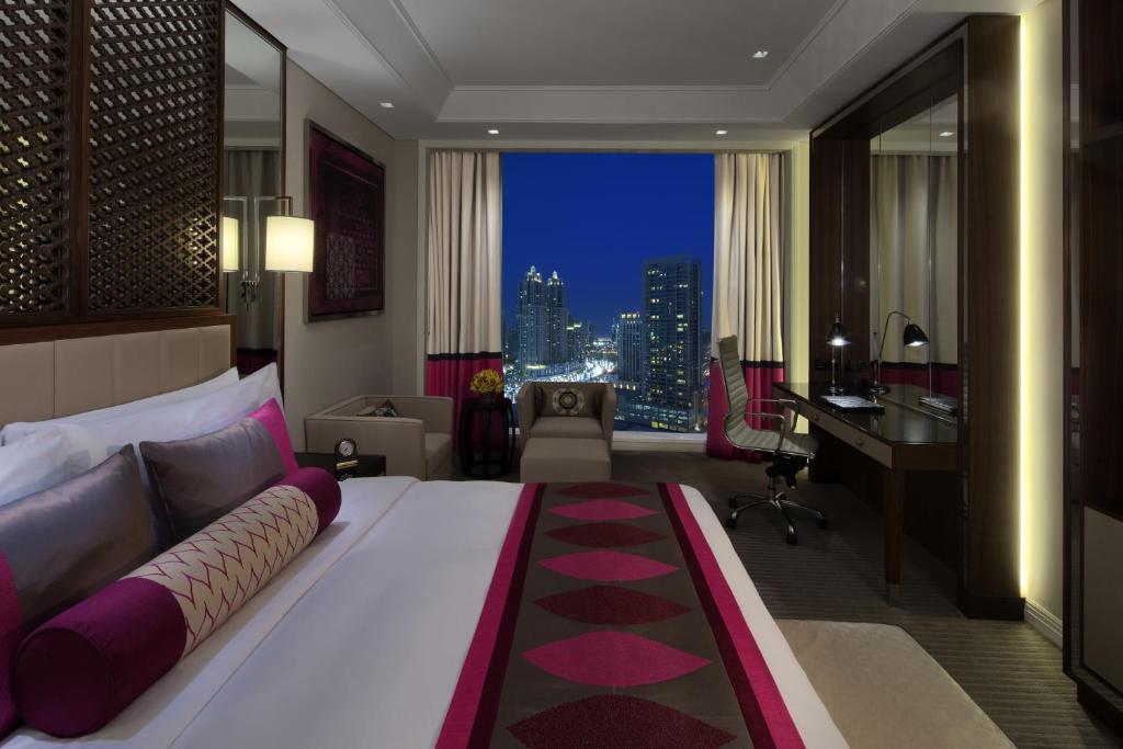 Luxury King Room with City View - Image 4
