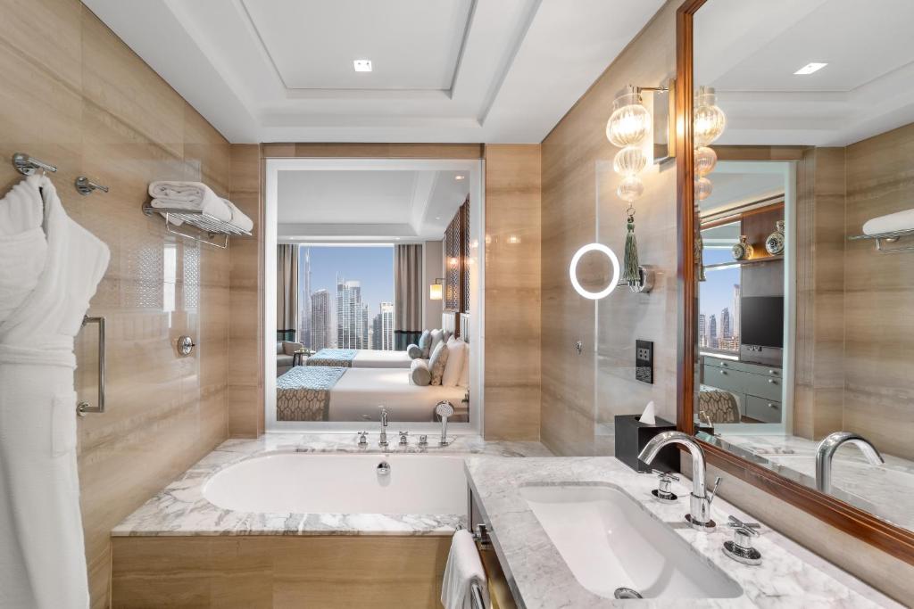 Luxury Twin Room With Burj View - Image 1