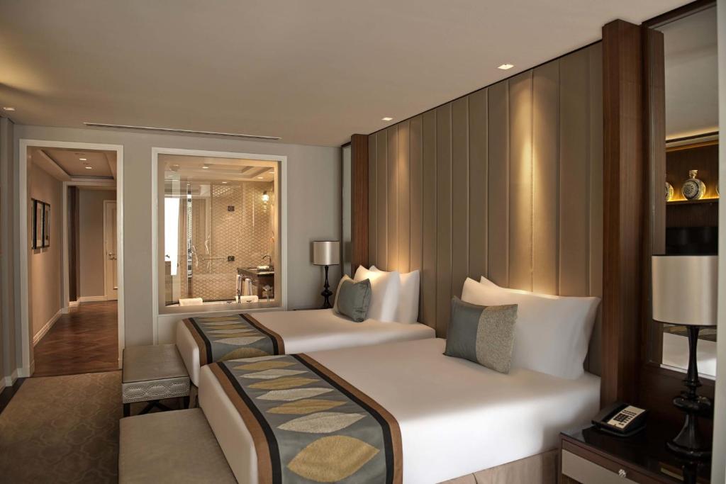 Luxury Twin Room With Burj View - Image 3