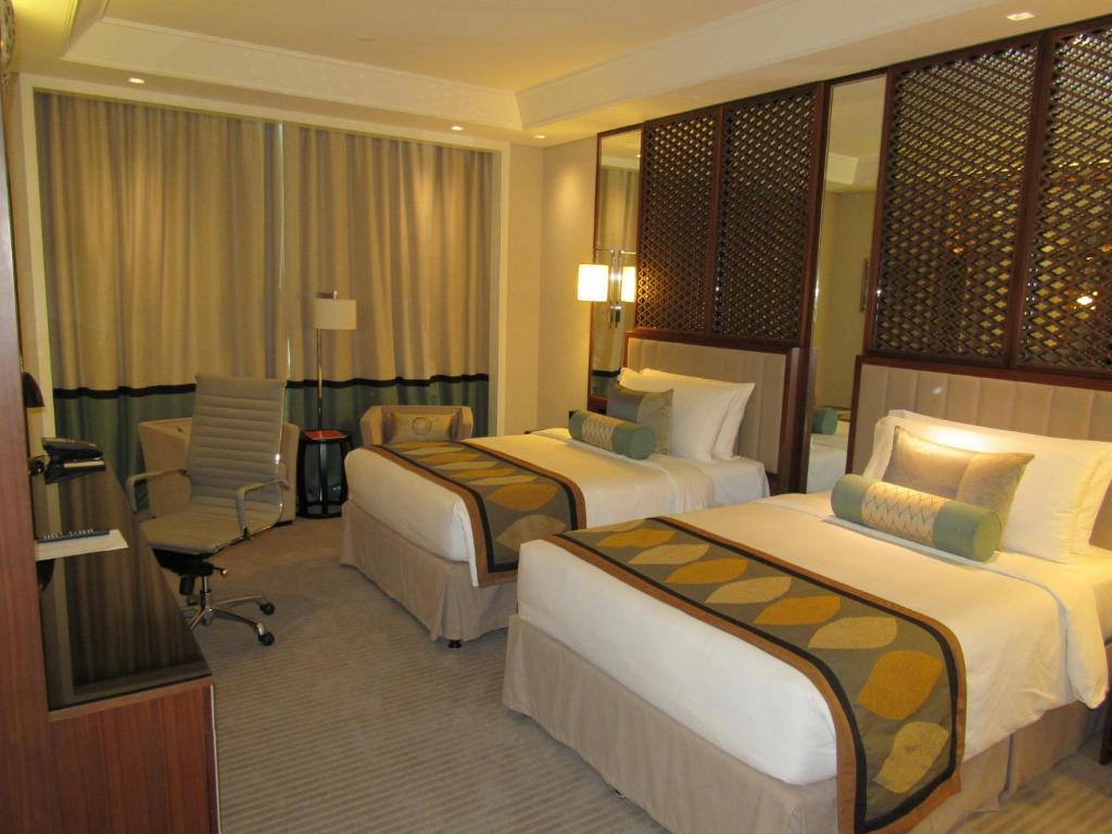 Luxury Twin Room With Burj View - Image 4