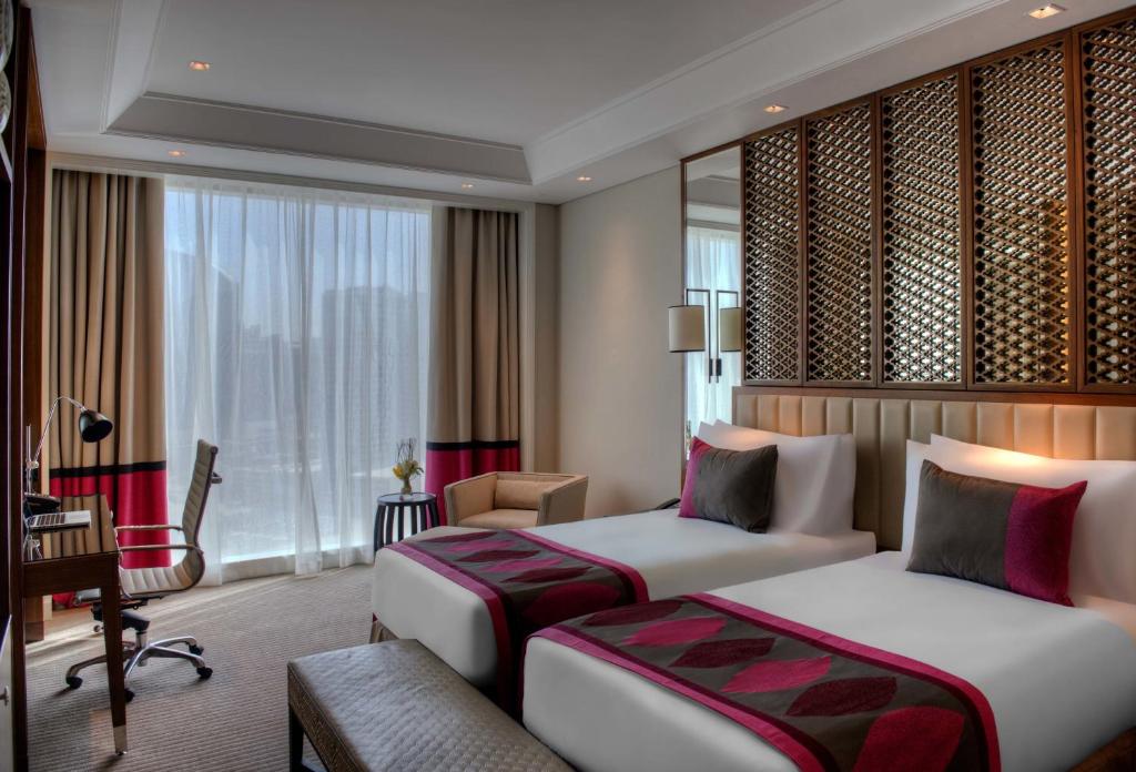 Luxury Twin Room with City View - Image 1