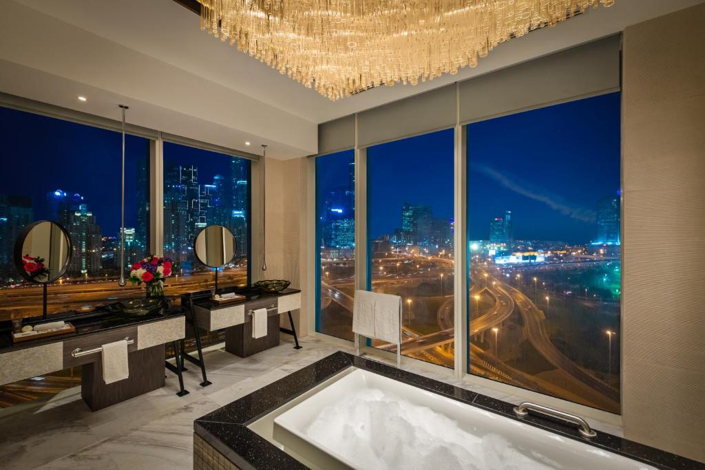 Presidential Suite - Image 3