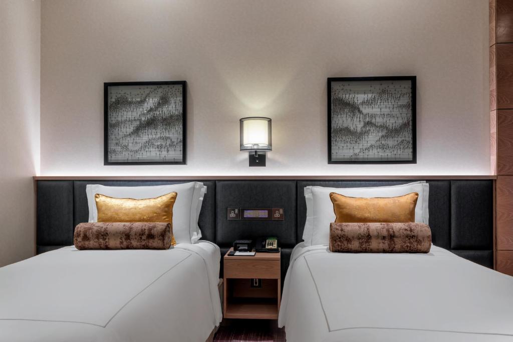 Superior Room Twin Bed Golf View - Image 2