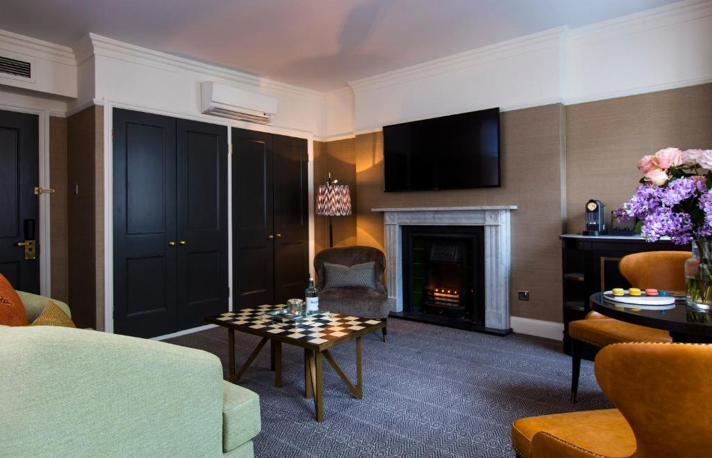 Bloomsbury Suite - Image 1
