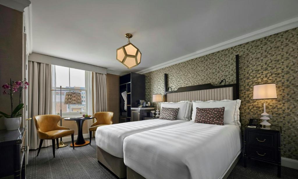 Bloomsbury Twin - Image 1