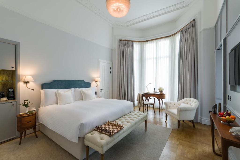 Deluxe King Room - Image 1