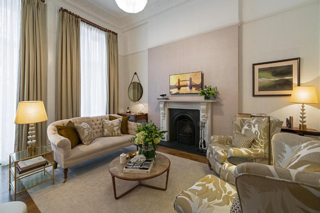 Signature Suite - Image 1