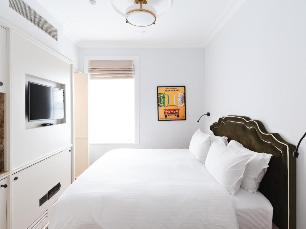 Superior Double Room - Image 7