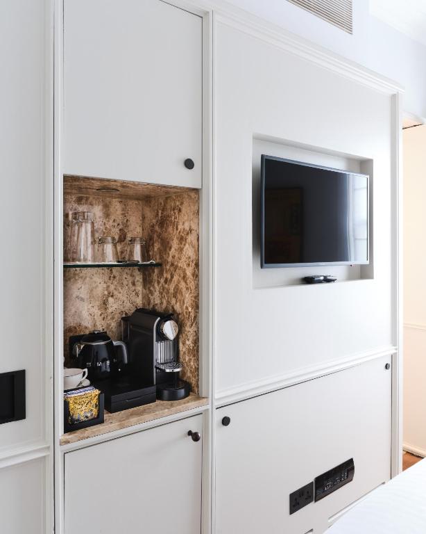 Superior Double Room - Image 8