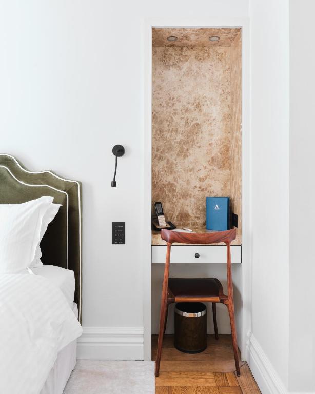 Superior Double Room - Image 9