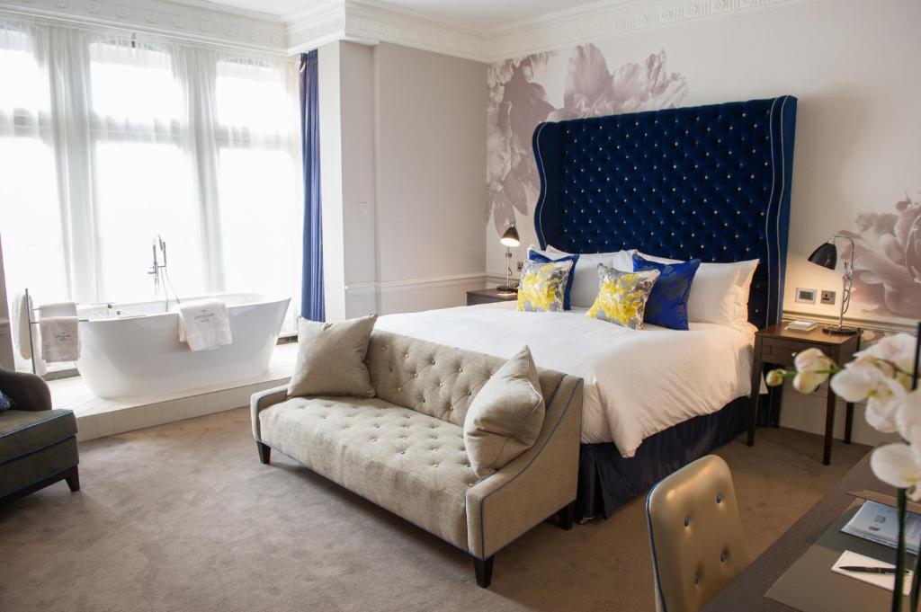 Deluxe Studio - Image 1