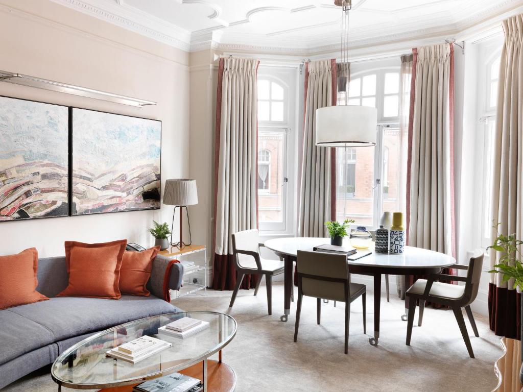 One-Bedroom Apartment - Image 1