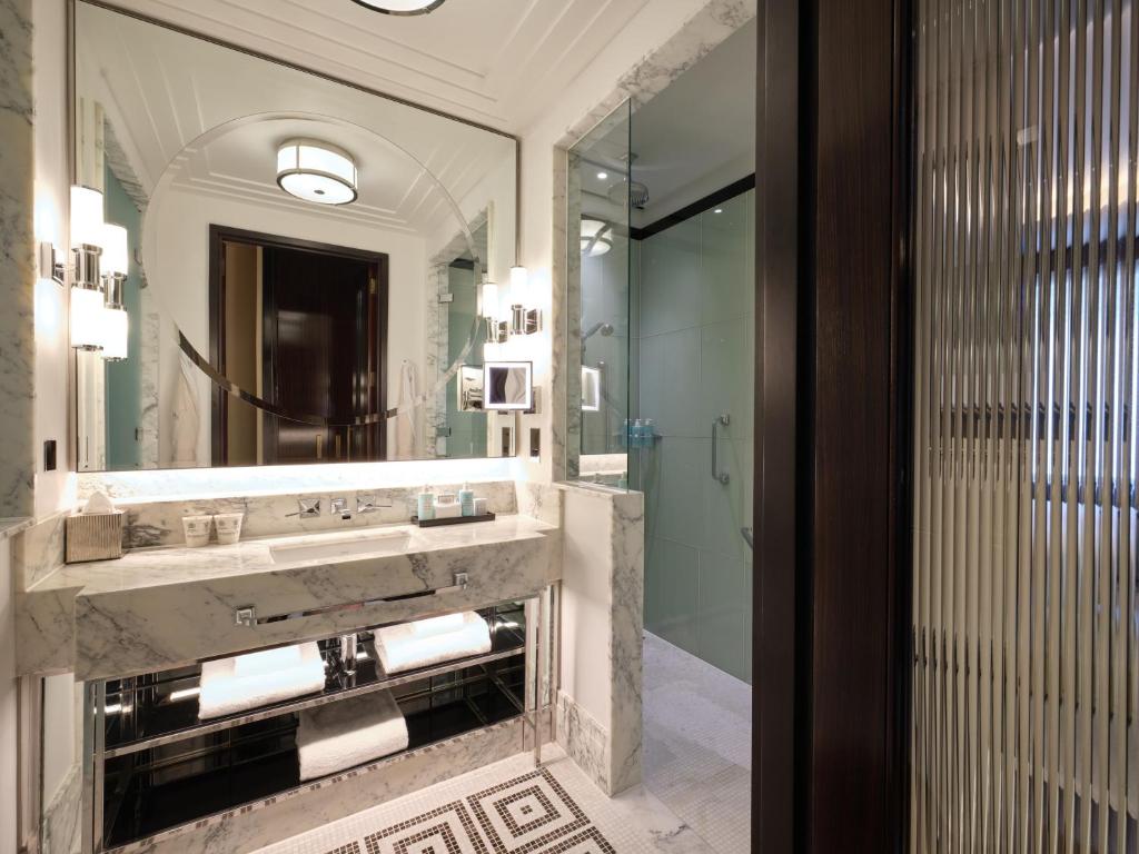 Classic King Room - Image 2