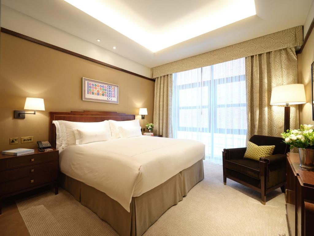One-Bedroom Classic Suite - Image 3