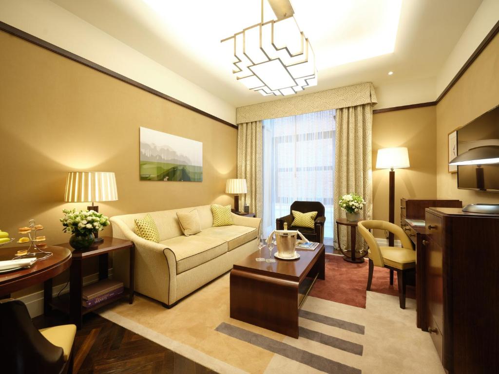 One-Bedroom Classic Suite - Image 1