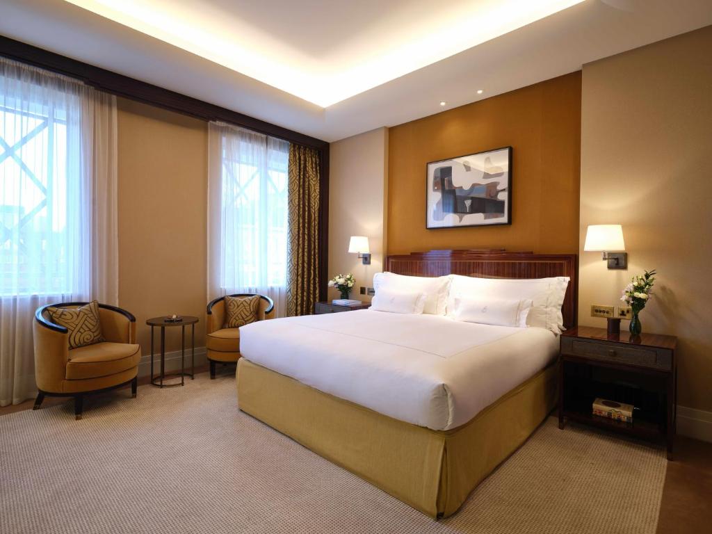 Premier King Room - Image 4