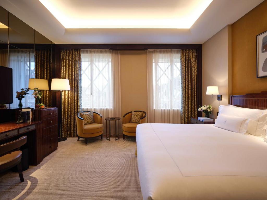 Premier King Room - Image 6
