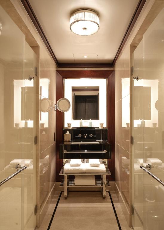 Superior King Room - Image 3