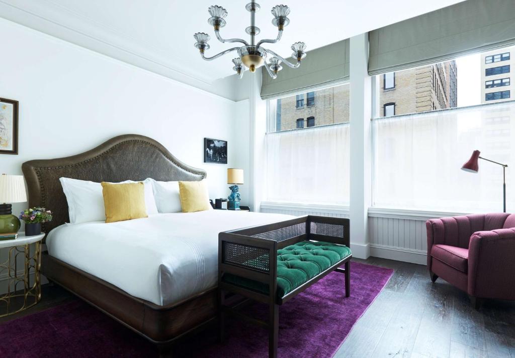 Deluxe King Room - Image 1