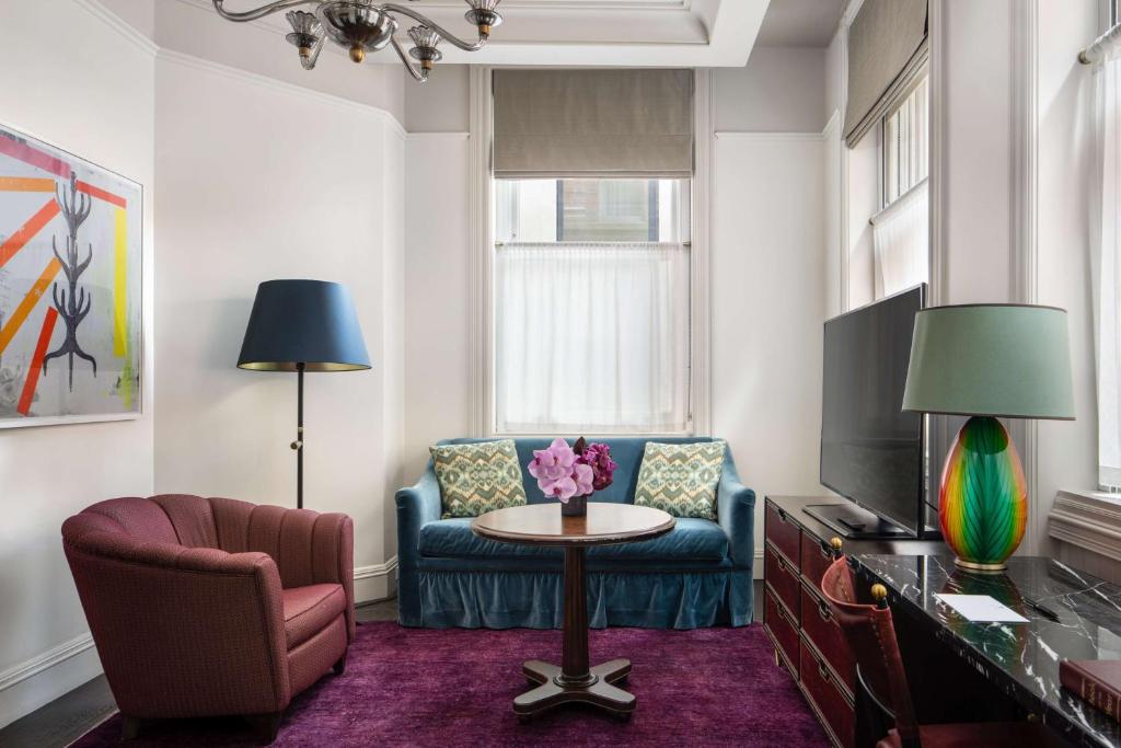 One-Bedroom Corner Suite - Image 1