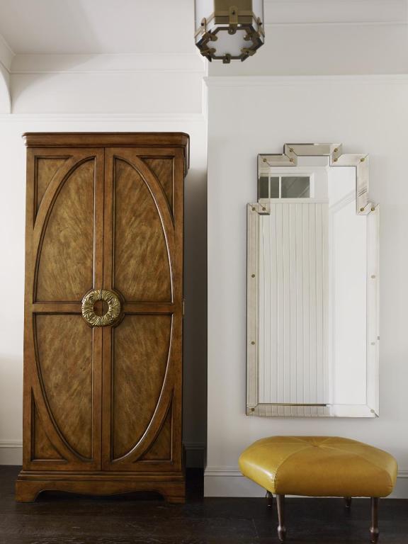 Queen Room with Bathtub - Mobility Accessible - Image 4