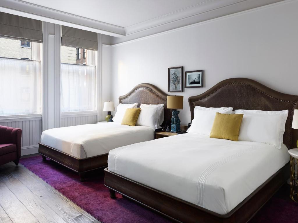 Queen Room with Two Queen Beds - Image 5