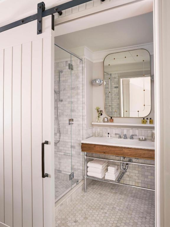 Queen Room - Image 2