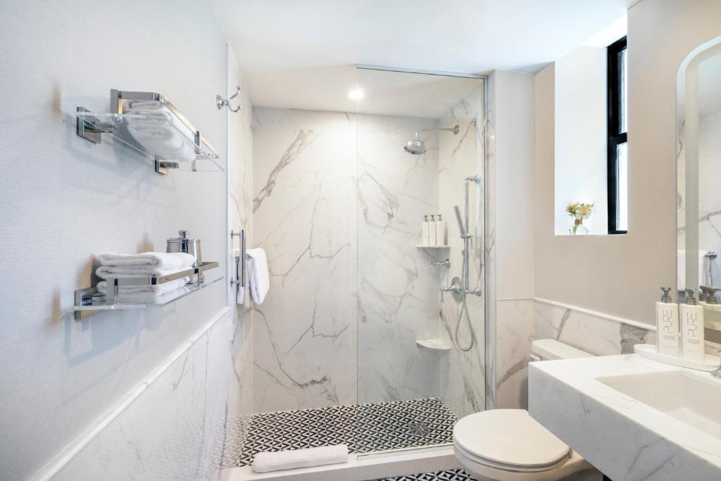 One-Bedroom King Suite - Image 1
